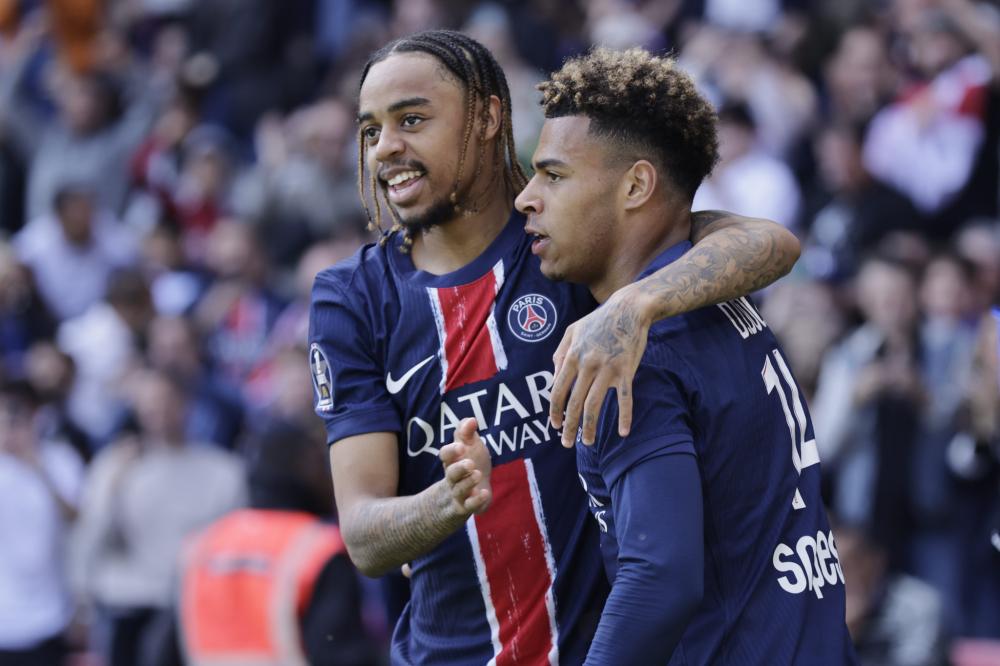 现出更加 现出更加